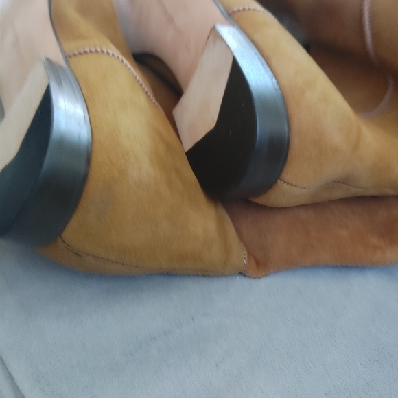 Manolo Blahnik Tan Suede & Fur Boots 6 - Picture 3 of 12